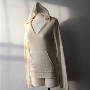 Lulu Bravo v neck wool hoodie sweater